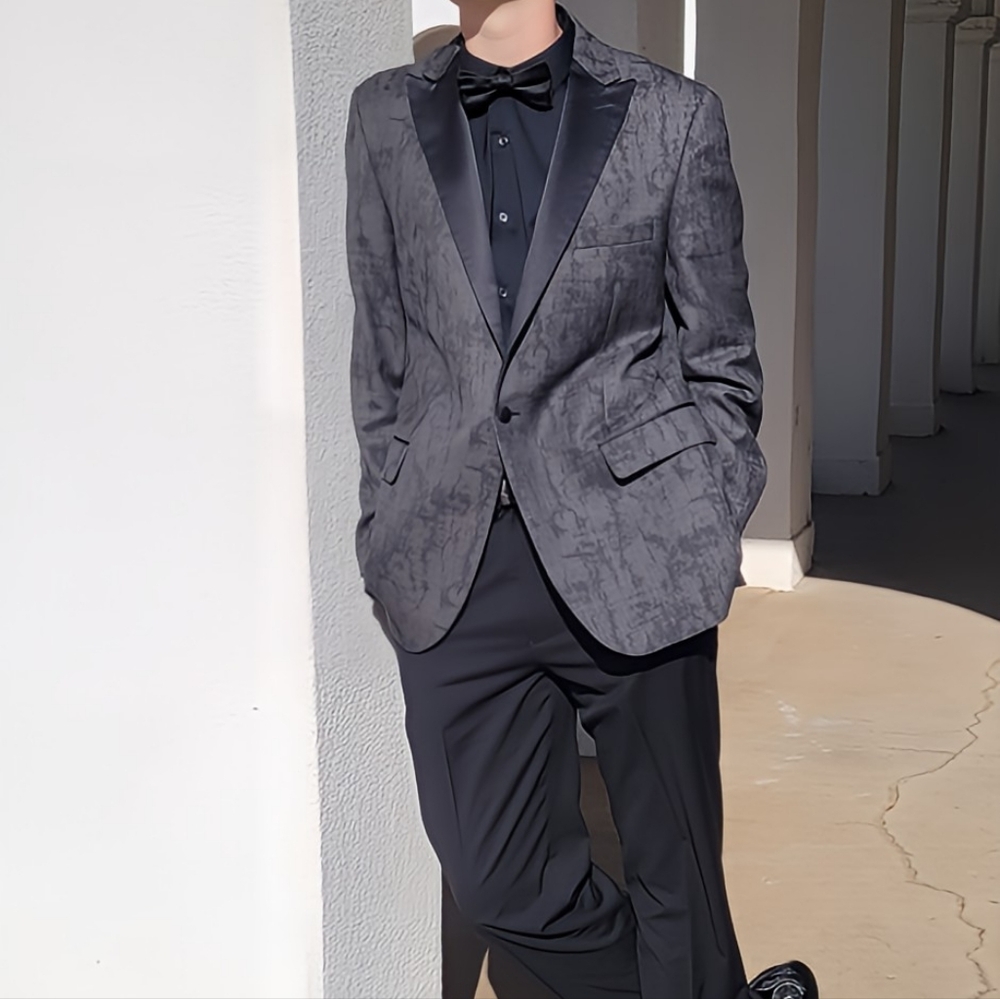 BF Deal: 44L Tuxedo Top